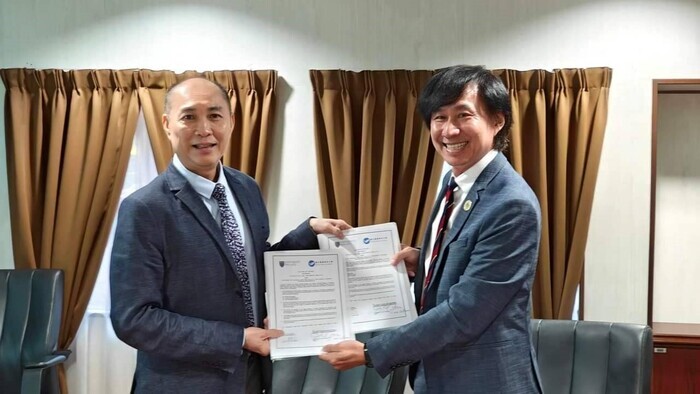 本學院饒院長與馬來亞大學法學院Jason Chuah院長簽訂兩學院合作意向書。