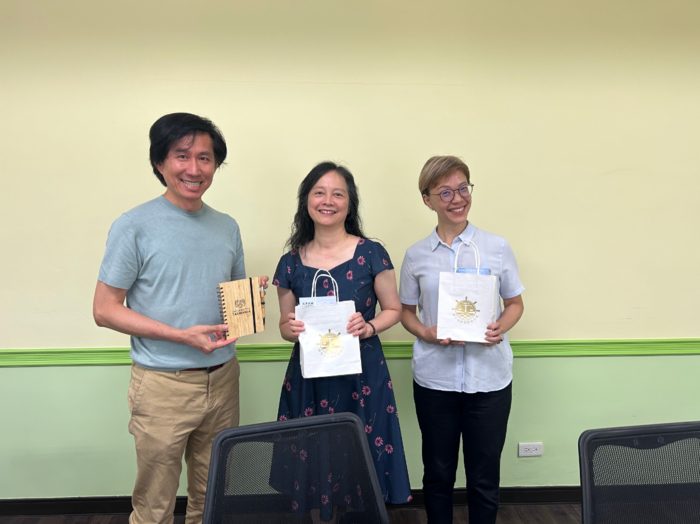 饒瑞正院長與澳洲塔斯馬尼亞大學駐台代表、海事與物流管理中心主任交流過程合影